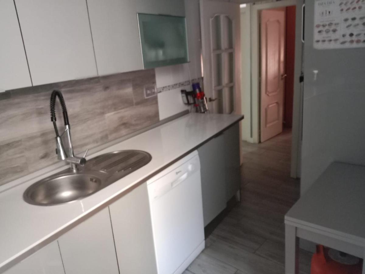 Habitación privada Tarragona con cocina salón y terraza piso compartido Exterior foto